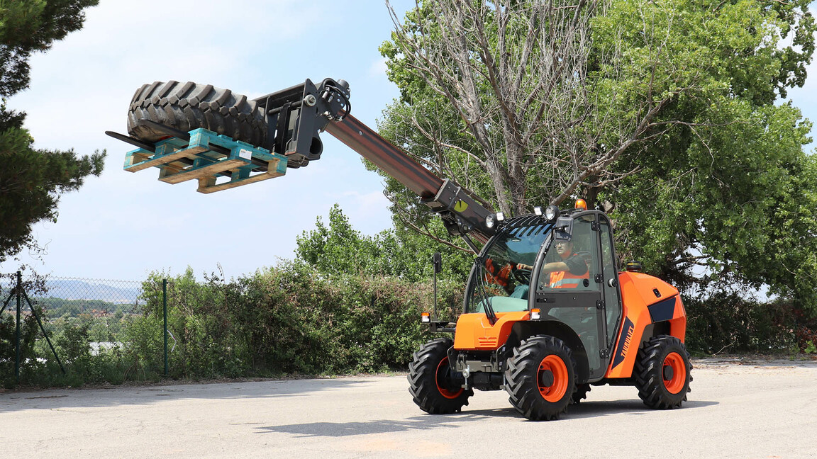 AUSA T204H telehandler