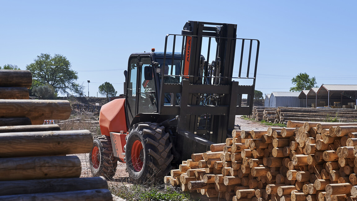 AUSA C401H rough terrain forklift