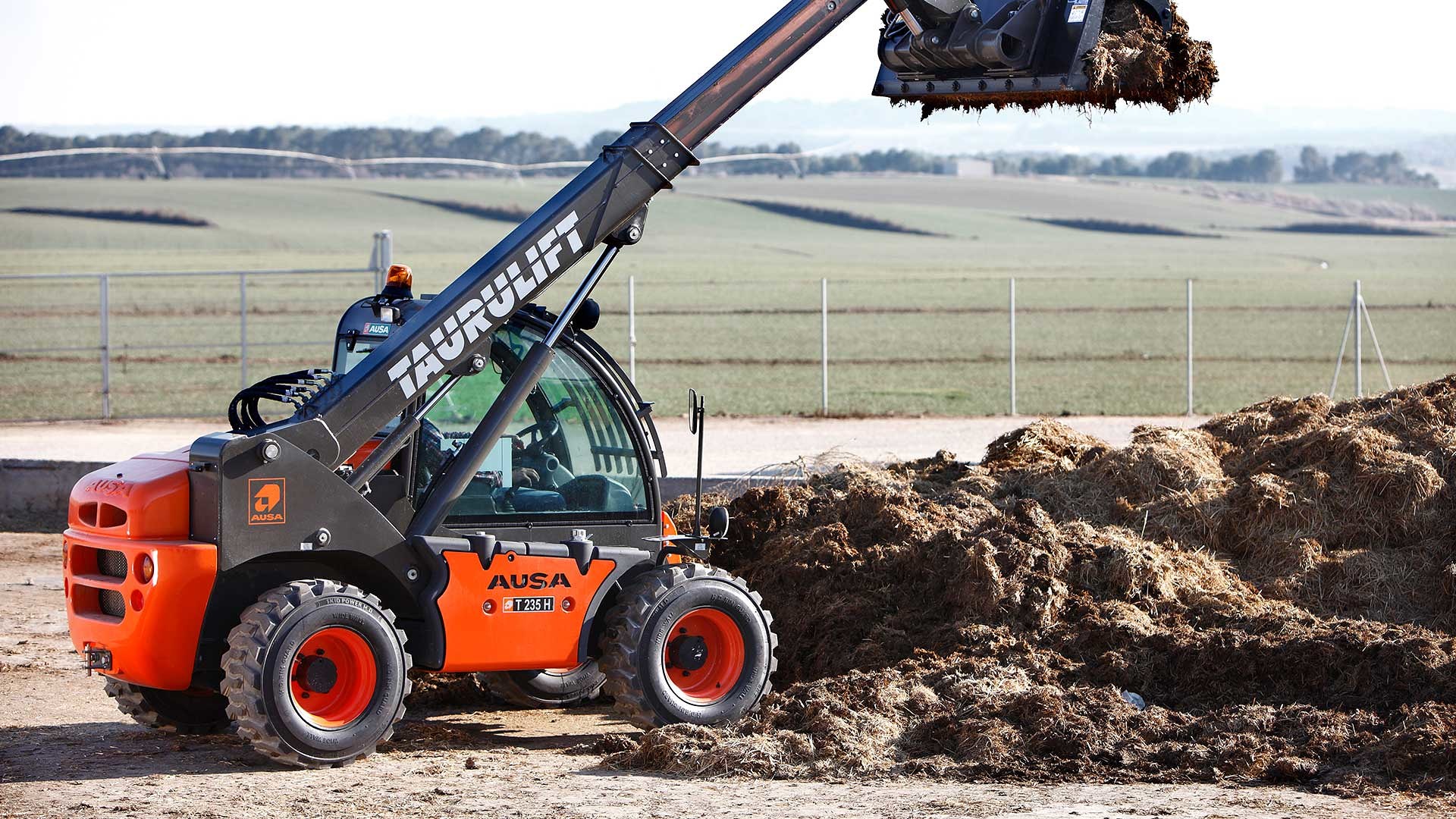 ausa macchine spagnole, dumper betoniere muletti e mini  Paginaproducto-destacado2-telescopicos-t235h_148_desk_1920_1080